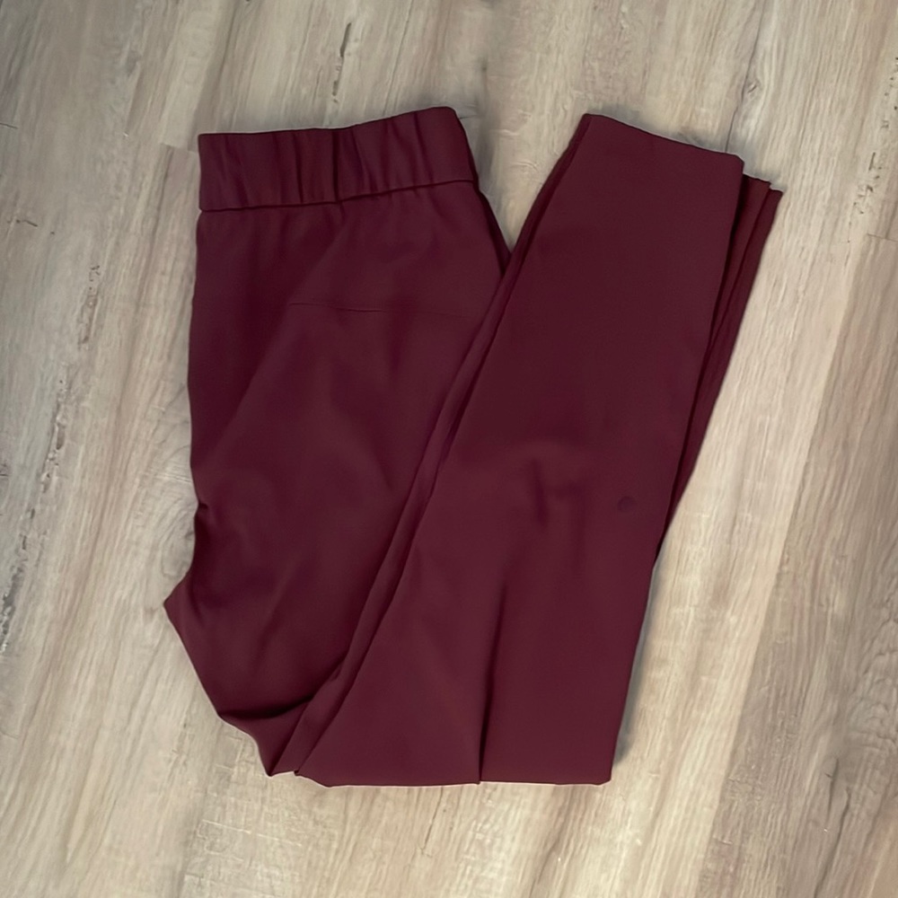 Lululemon Burgundy On the Fly pants size 8